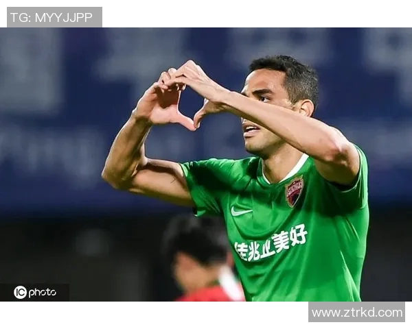 阿里助攻阿赛扎远射破门精彩瞬间引发全场欢呼