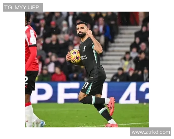 萨拉赫点射助力利物浦逆转胜利展现球队团结精神