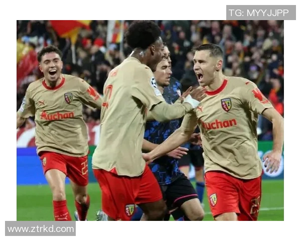 塞维利亚客场大胜瓦伦西亚，登顶联赛积分榜，展望夺冠希望