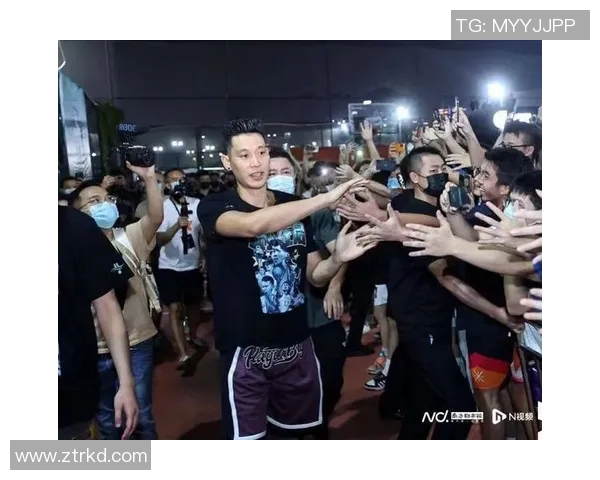 林书豪再次创造奇迹,豪取三双点燃球迷热情 林书豪再次创造奇迹,豪取三双点燃球迷热情